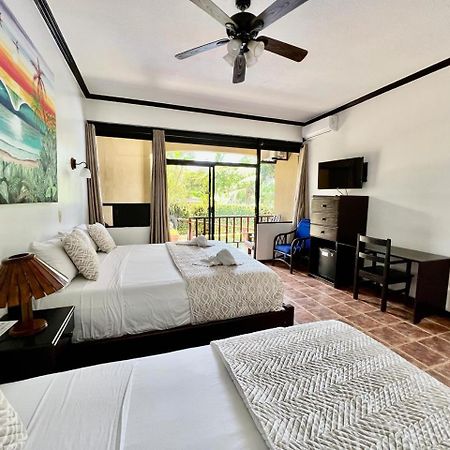 The Backyard Beachfront Hotel Jaco Bagian luar foto