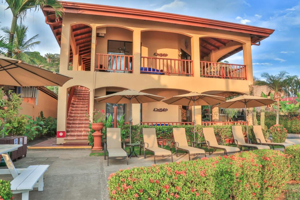 The Backyard Beachfront Hotel Jaco Bagian luar foto