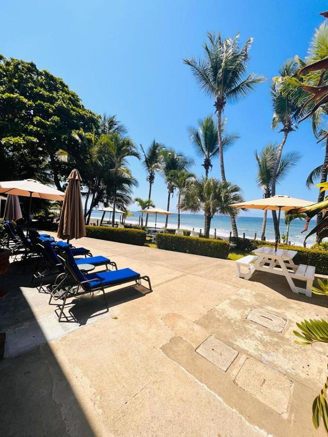 The Backyard Beachfront Hotel Jaco Bagian luar foto