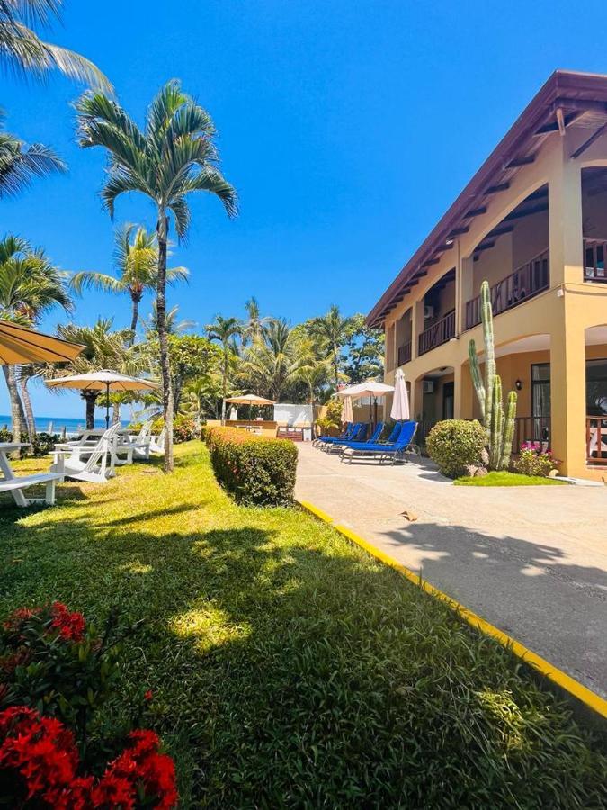 The Backyard Beachfront Hotel Jaco Bagian luar foto