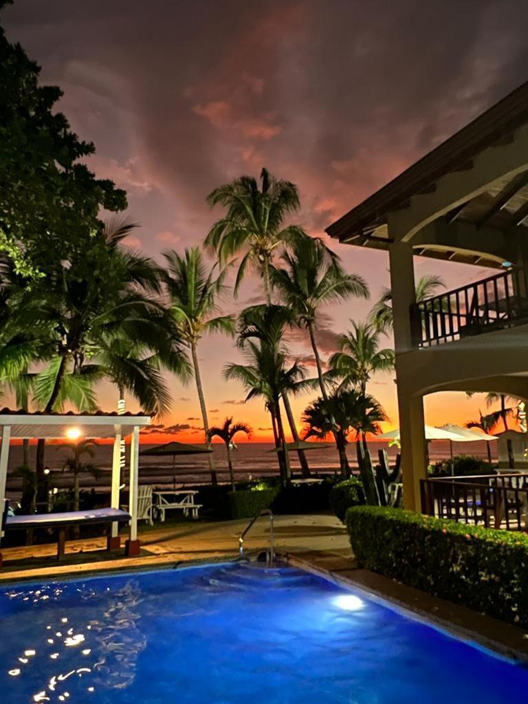 The Backyard Beachfront Hotel Jaco Bagian luar foto