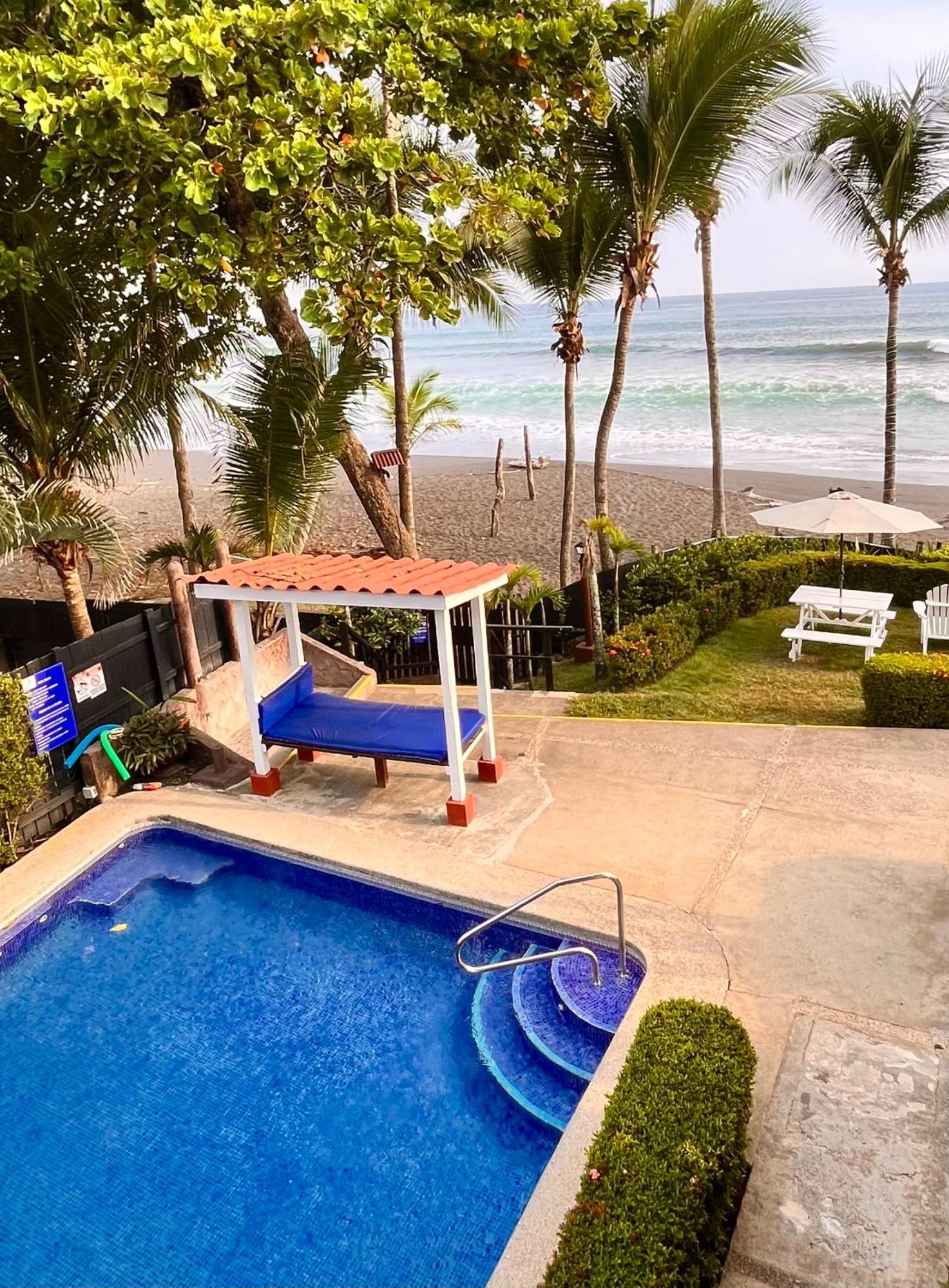 The Backyard Beachfront Hotel Jaco Bagian luar foto