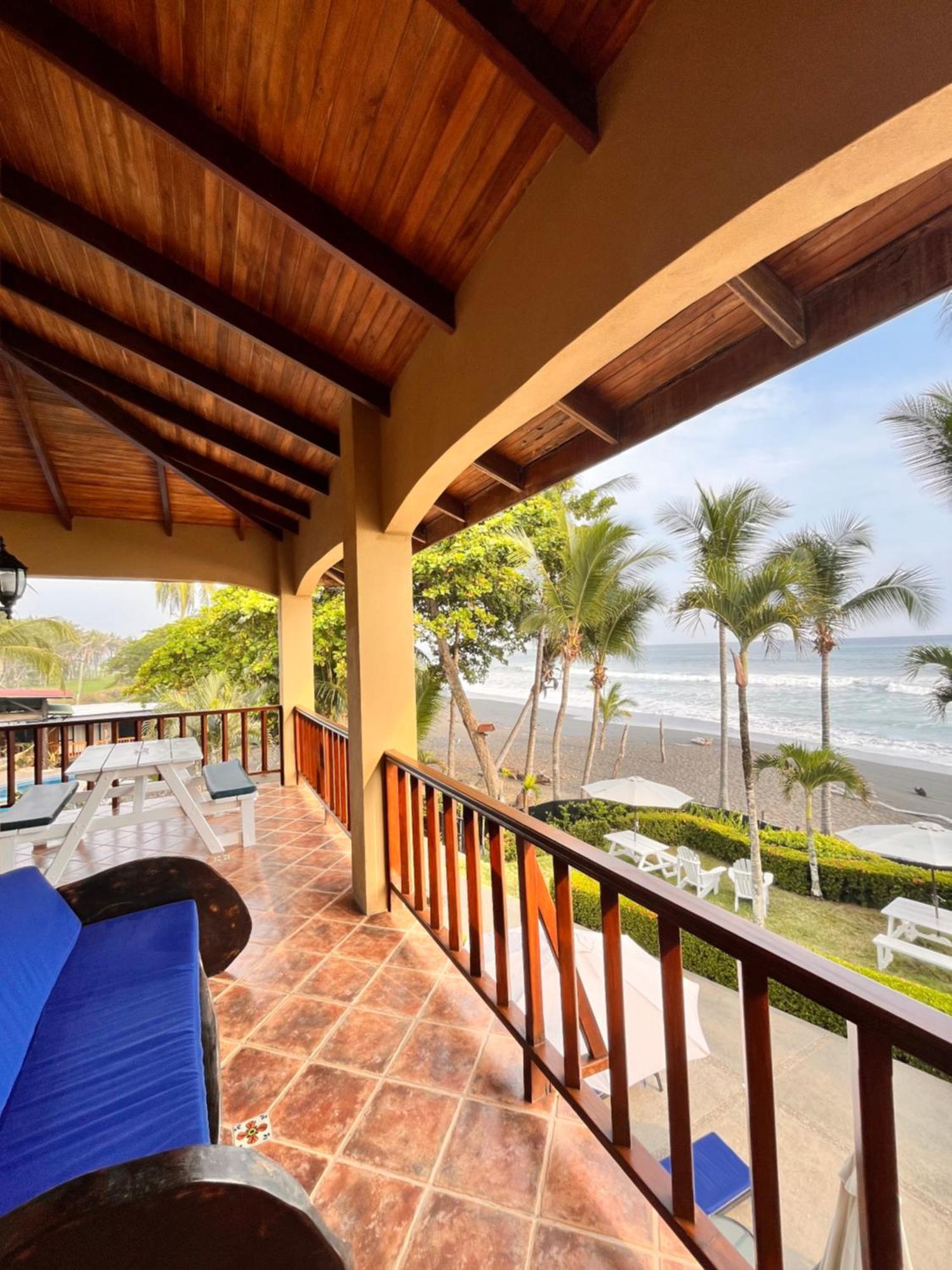 The Backyard Beachfront Hotel Jaco Bagian luar foto