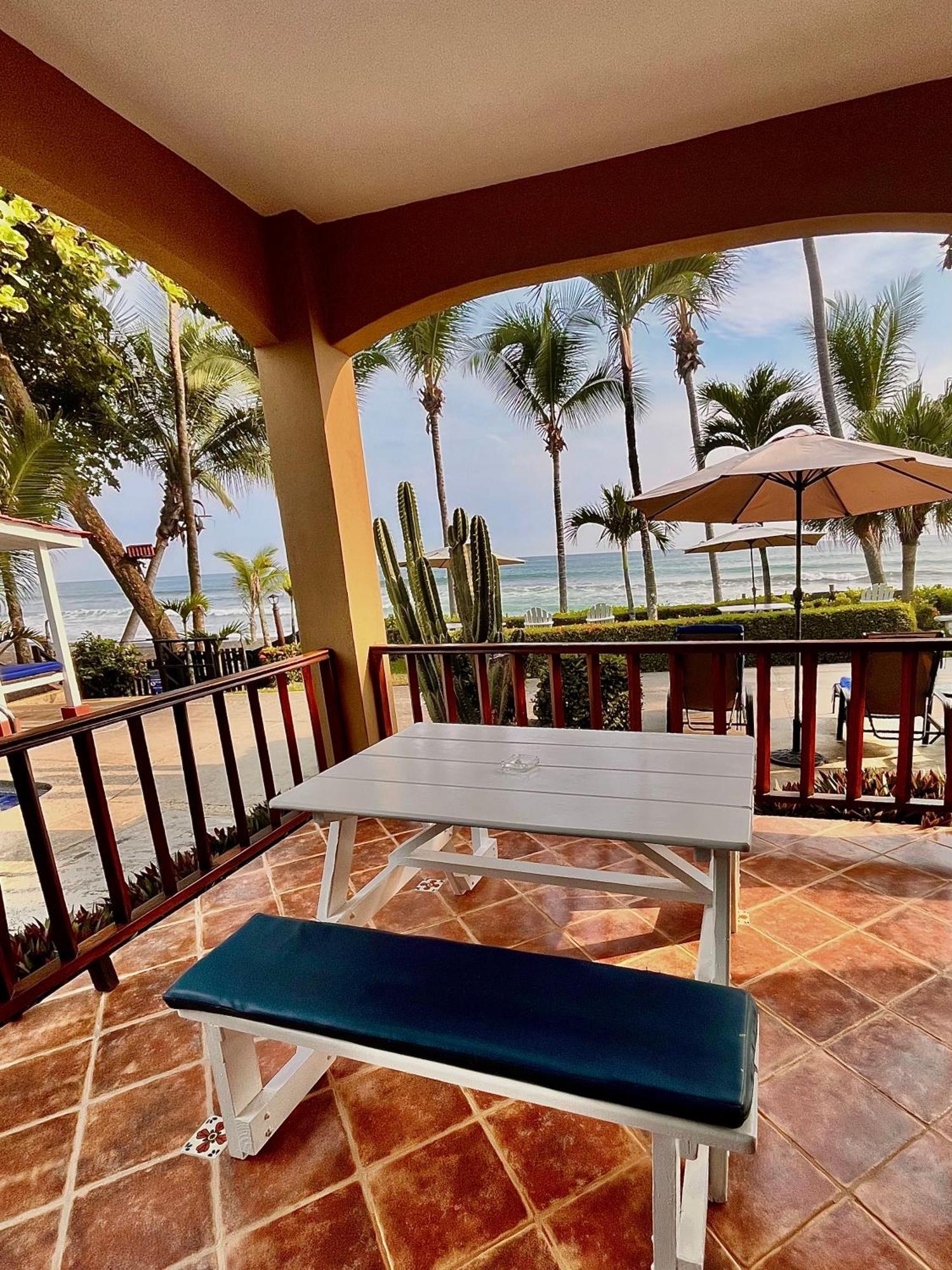 The Backyard Beachfront Hotel Jaco Bagian luar foto