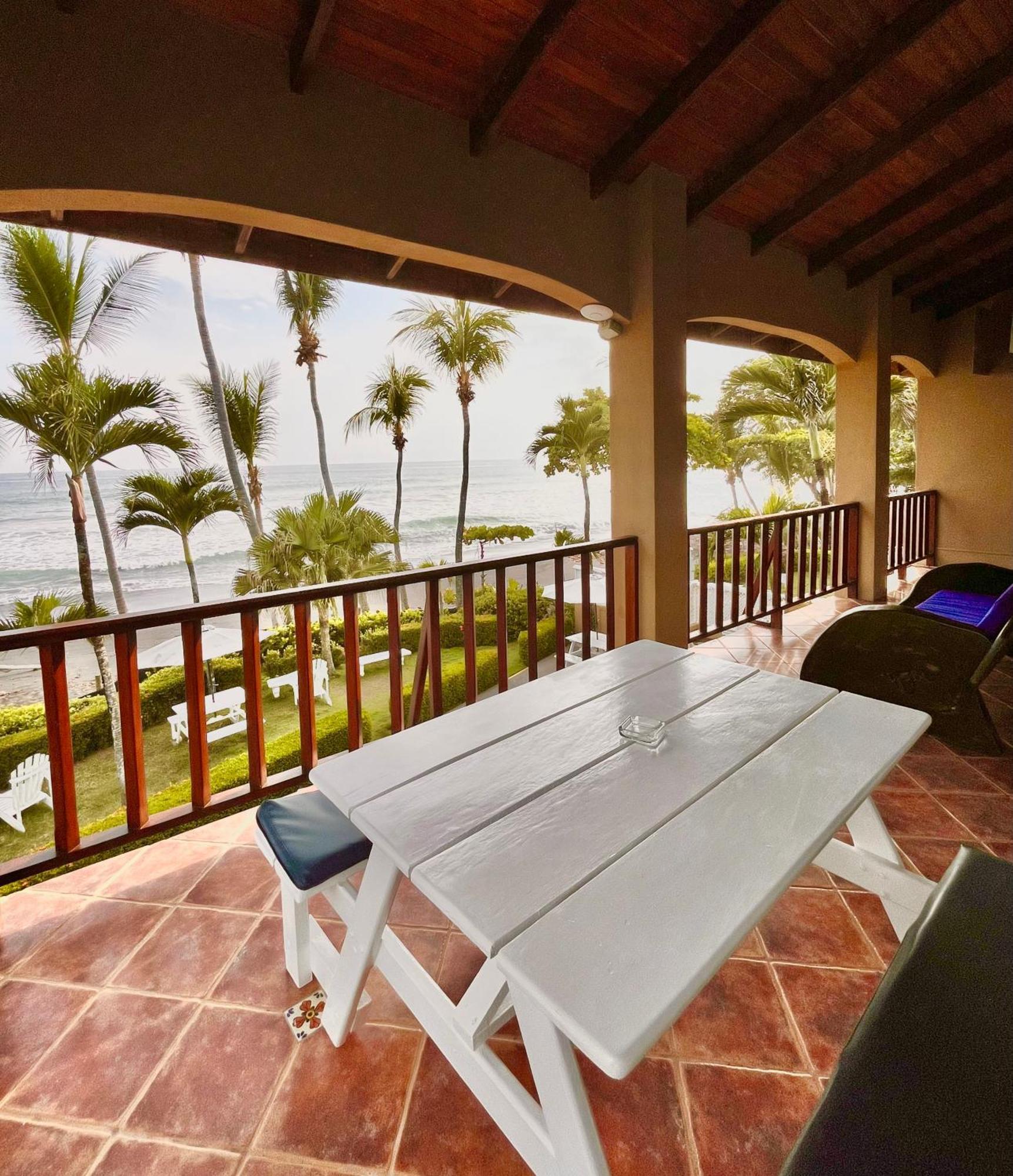 The Backyard Beachfront Hotel Jaco Bagian luar foto